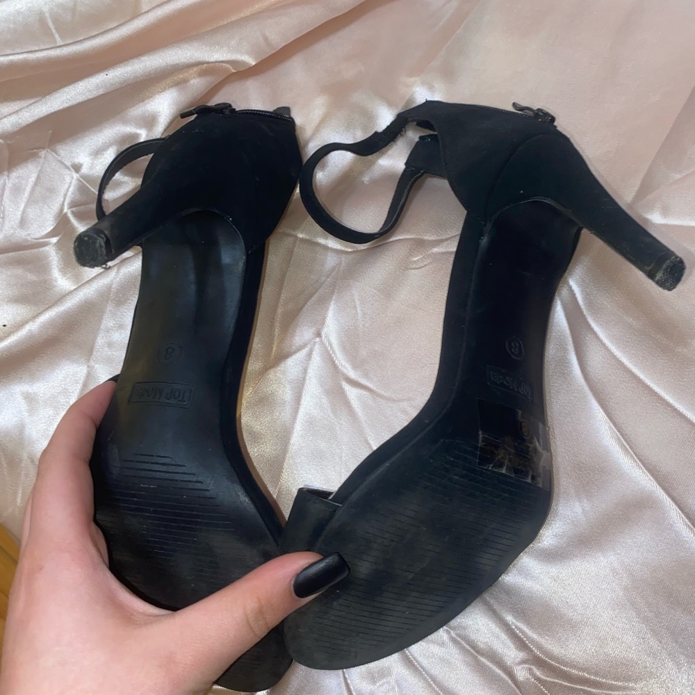 black heels - Picture 3 of 4